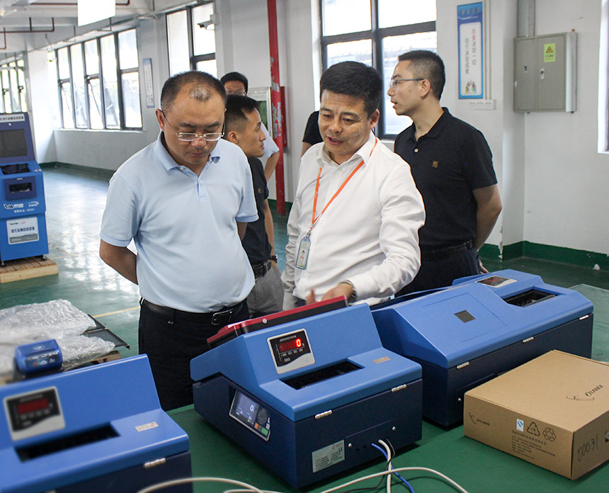 銀行卡檢測中心渠總經(jīng)理蒞臨旭子 (4).jpg 銀行卡檢測中心渠總經(jīng)理蒞臨旭子 (4).jpg