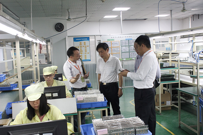 參觀云加密技術(shù)無塵生產(chǎn)車間