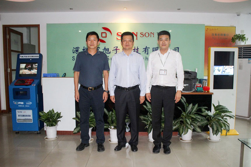 曲顯斌黨委書記、王永峰董事長(zhǎng)、李玉剛常務(wù)副會(huì)長(zhǎng)合影