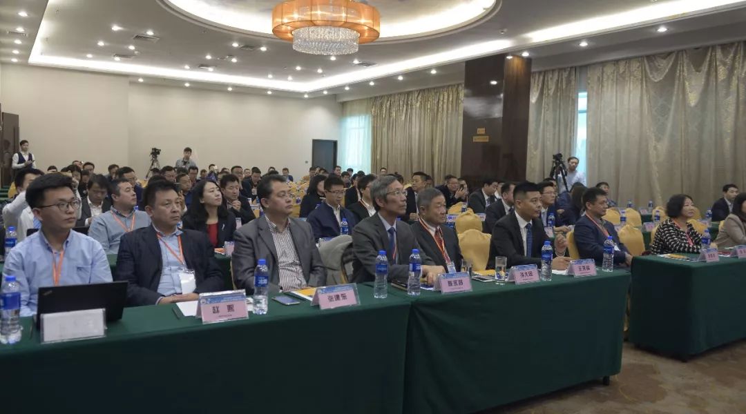 深圳市旭子科技有限公司董事長、深圳市金融服務(wù)外包協(xié)會副會長、硬件委員會主任委員王永峰博士  2019金融服務(wù)行業(yè)高峰論壇現(xiàn)場